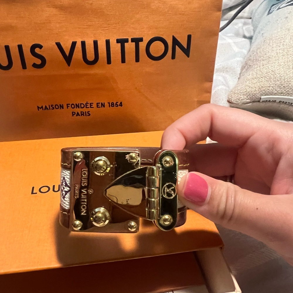 💯 Authentic Louis Vuitton Brown Leather Strap Bracelet